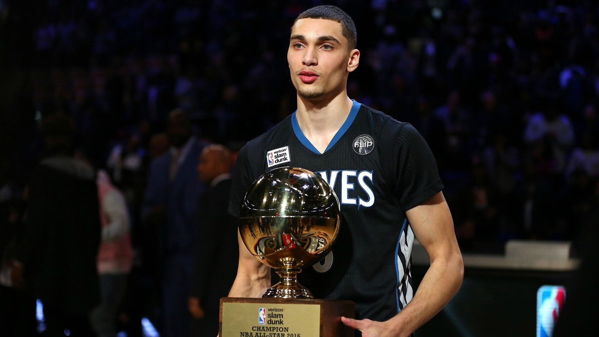 华体会体育登录-交易窗口：球队交易截止日前的潜在操作与影响分析，球队被交易